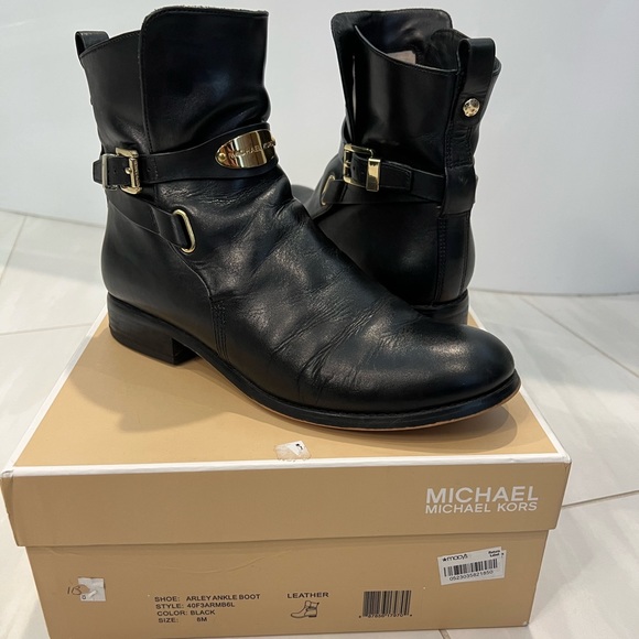 Michael Kors Leather Arley Ankle Boot in Black - Picture 4 of 8